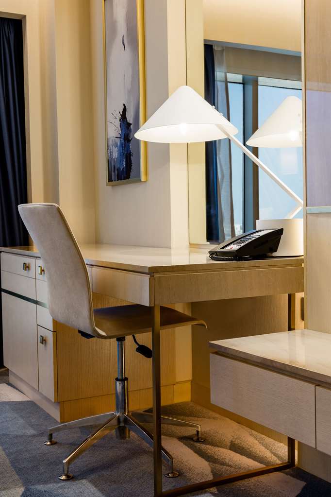 Фото The Diplomat Radisson Blu Hotel, Residence & SPA