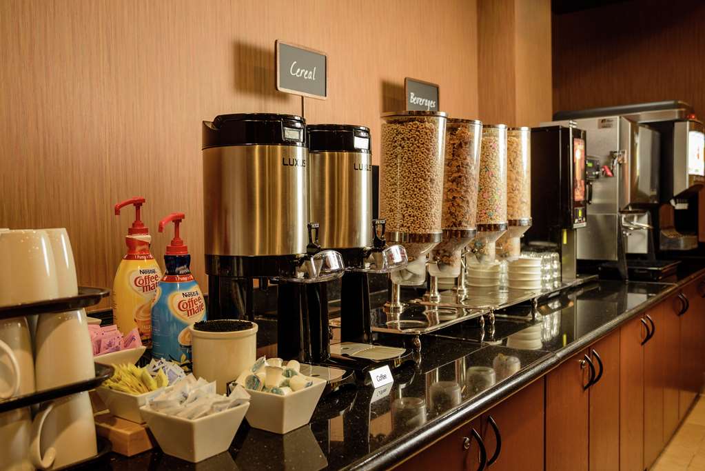 Фото Embassy Suites by Hilton Minneapolis North