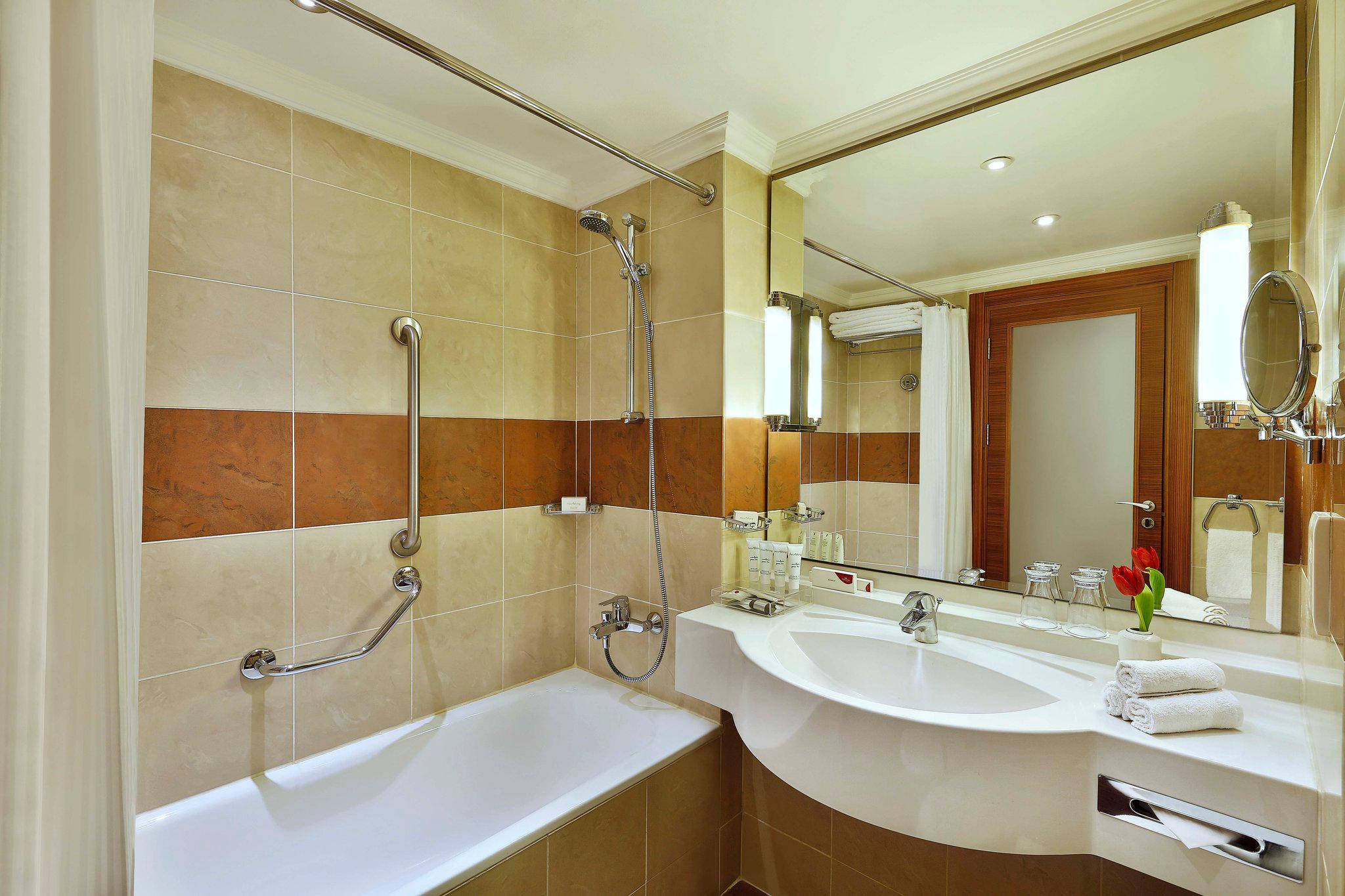 Фото Crowne Plaza Amman, an Ihg Hotel