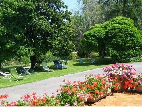 Гостиница Hôtel Les Pavillons du Golf в Эвиан-ле-Бене