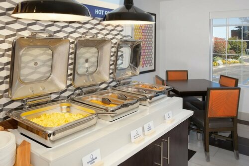 Гостиница Holiday Inn Express Monterey-Cannery Row, an Ihg Hotel в Монтерее