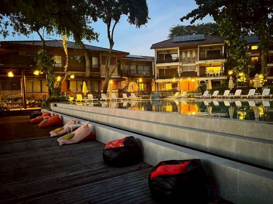 Фото Birds and Bees Resort