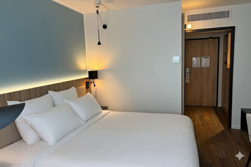 Фото Campanile Reims Centre Cathedrale