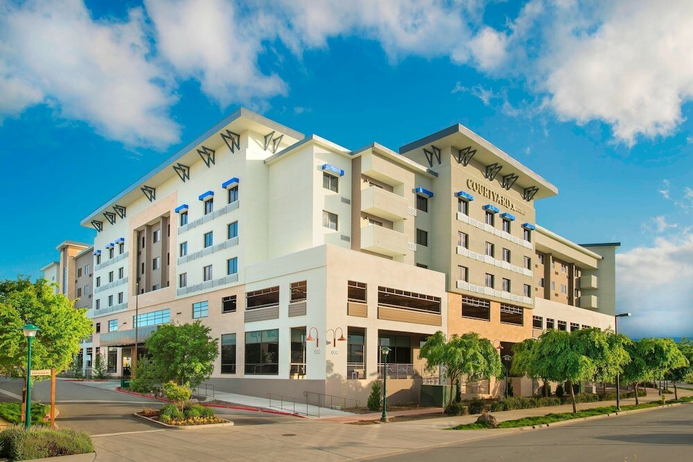 Фото Courtyard by Marriott Redwood City