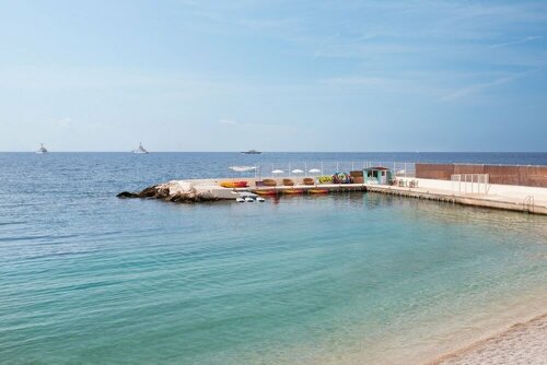 Гостиница Le Meridien Beach Plaza в Бозолее