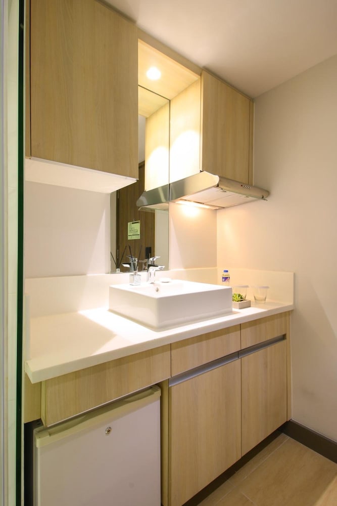Фото The Mini Suites Eton Tower Makati