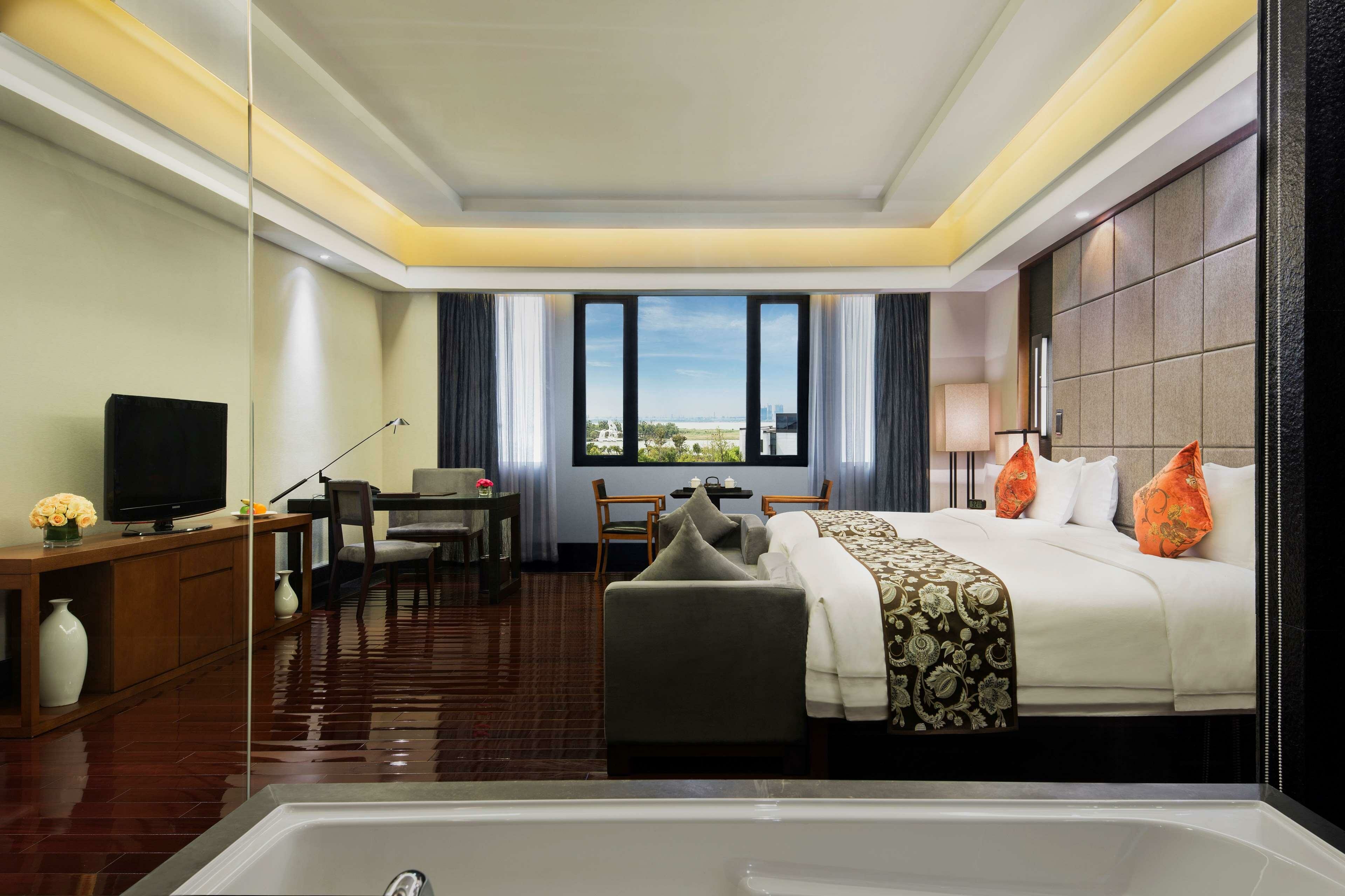 Фото Worldhotel Grand Dushulake Suzhou