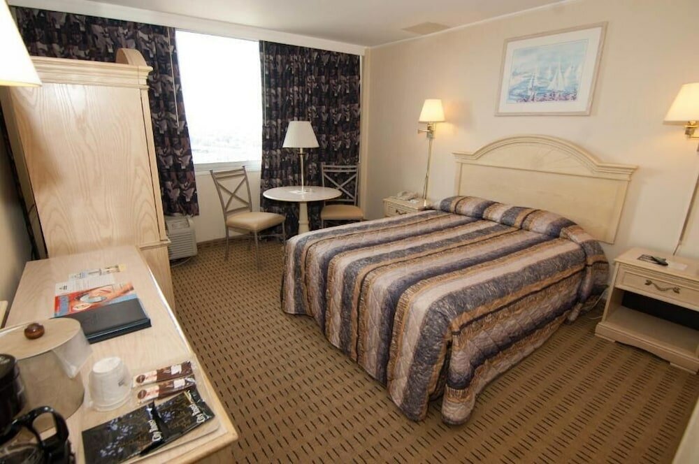 Фото Ramada by Wyndham North Bergen