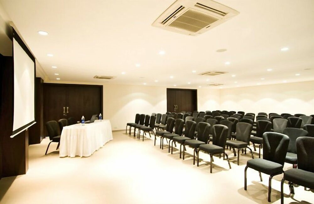 Фото Citrus Hotel Lonavala