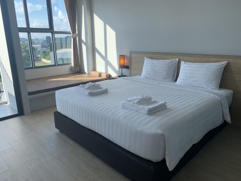 Фото Atom Phuket Hotel