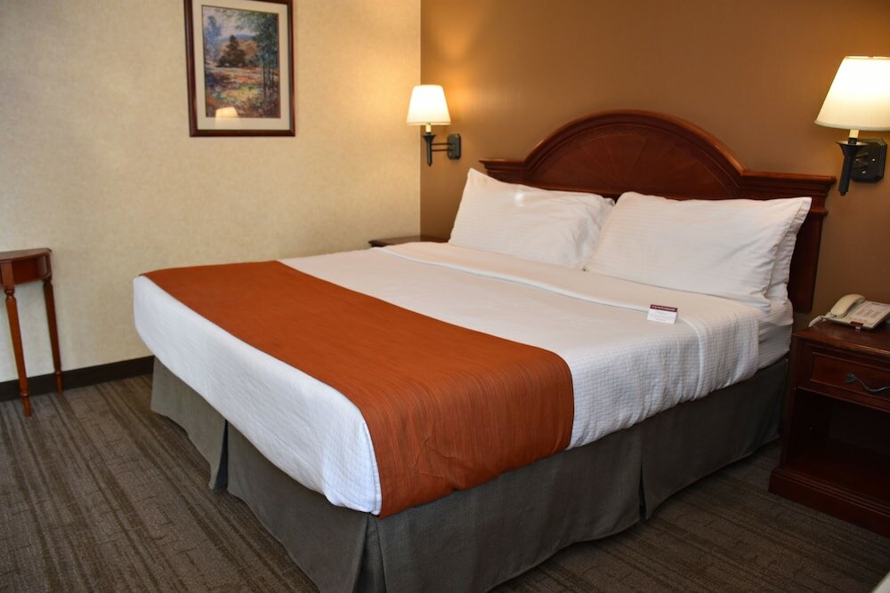 Фото Dynasty Suites Redlands