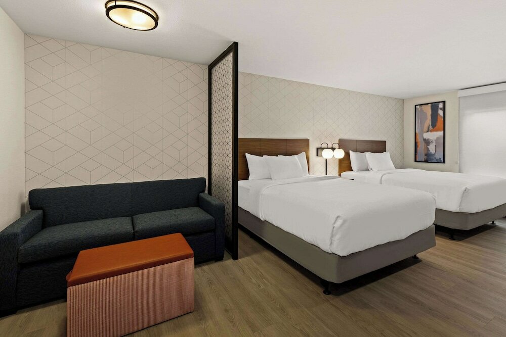 Фото Everhome Suites Temecula