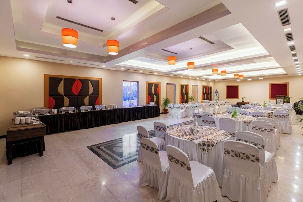 Фото Amantra Comfort Hotel