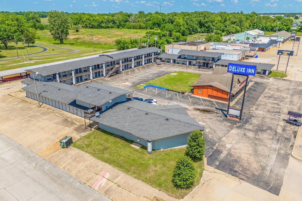 Фото Deluxe Inn & Suites By OYO Miami OK