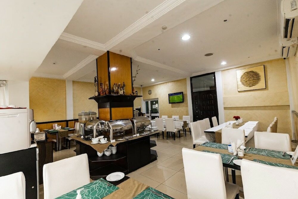 Фото Airport West Hotel