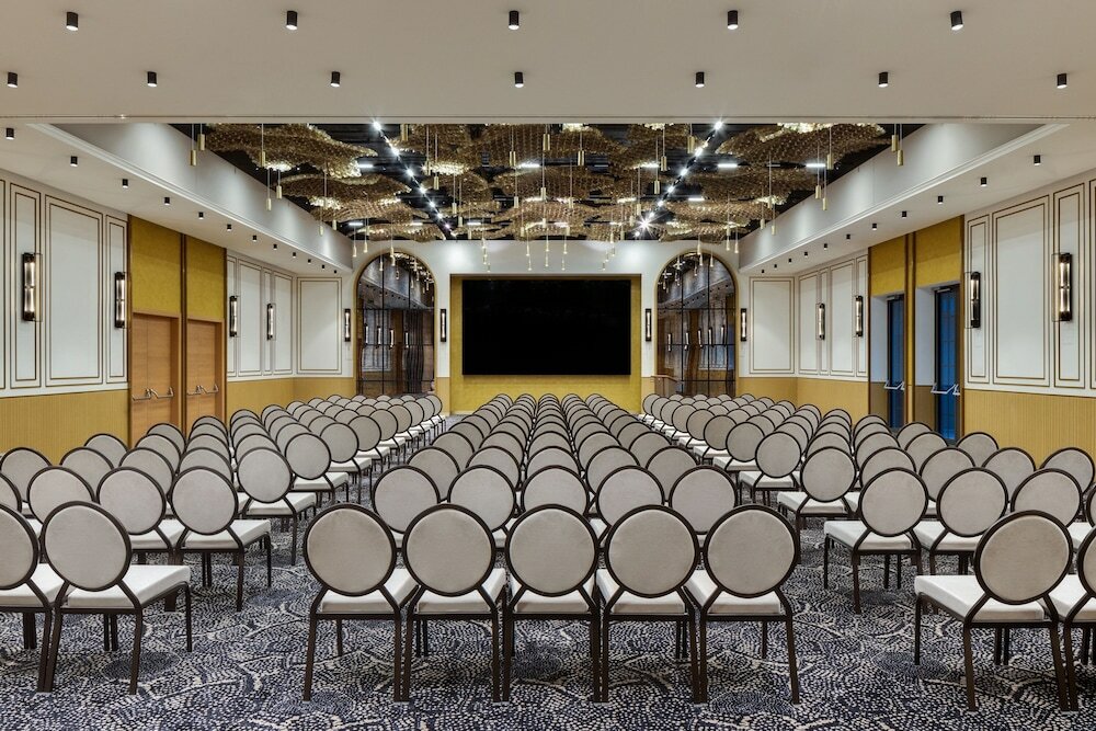 Фото Courtyard by Marriott Cluj-Napoca Downtown