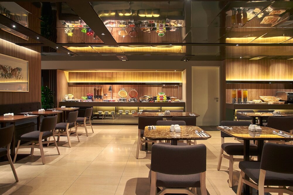 Фото Pan Pacific Serviced Suites Beach Road