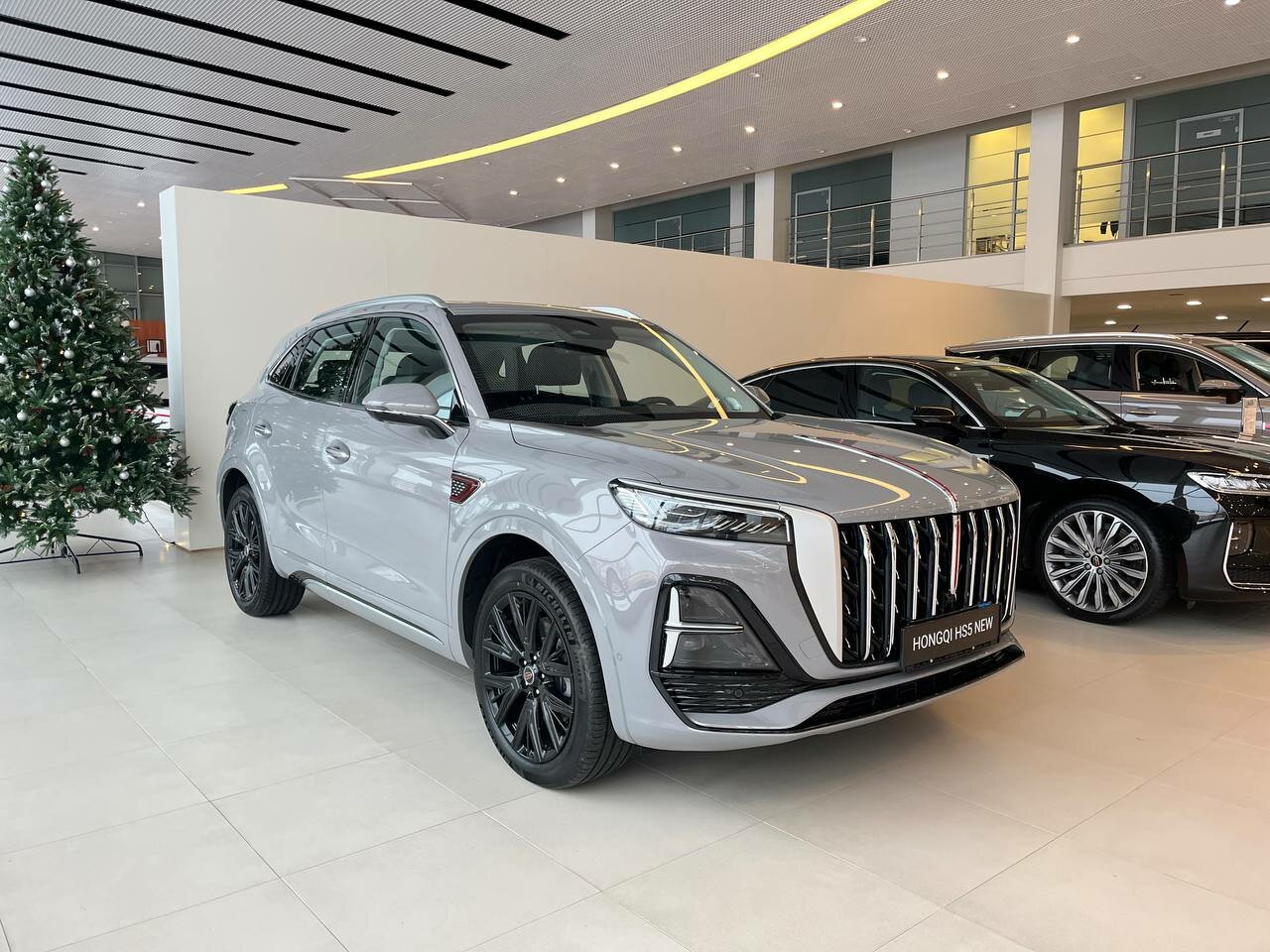 photo Hongqi Глазурит