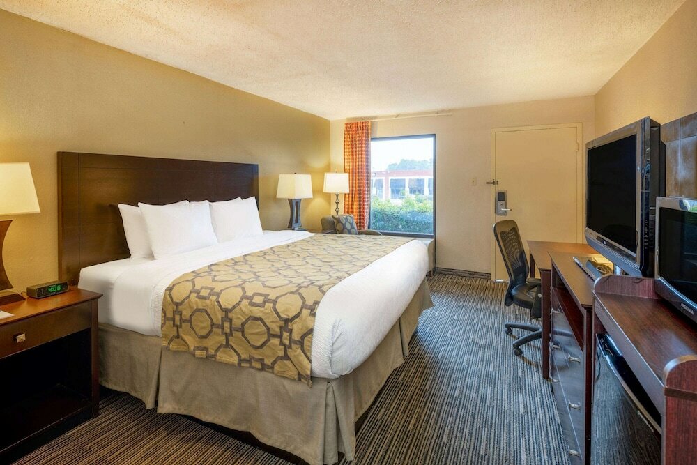 Фото Baymont by Wyndham Columbus Ga