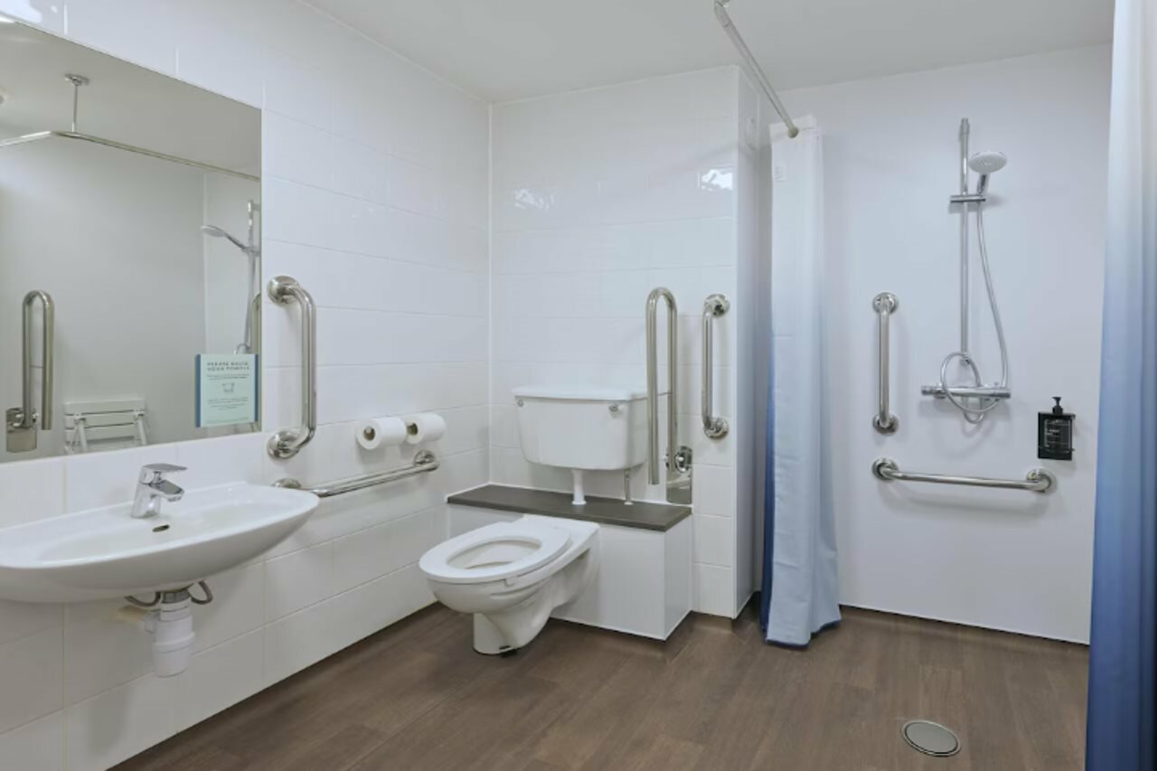 Фото Travelodge Manchester Ancoats Hotel