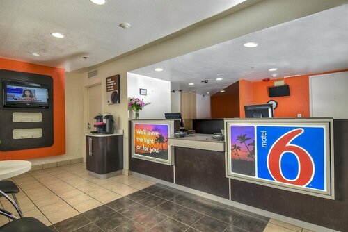 Внешний вид отеля Motel 6 Carlsbad, Ca Beach в Карлсбаде, фото 4