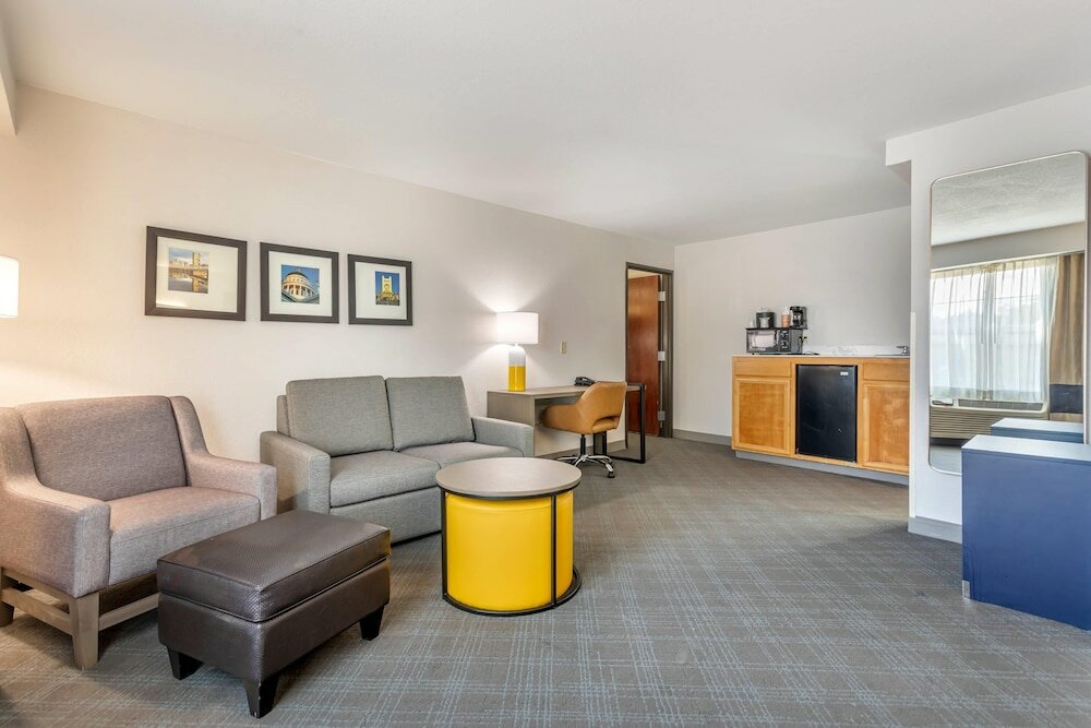 Фото Comfort Suites Downtown Sacramento