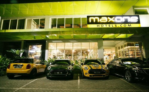 MaxOneHotels at Dharmahusada - Surabaya