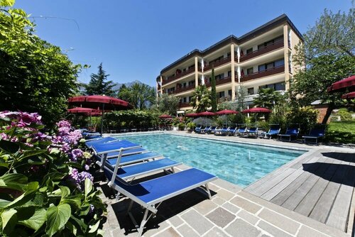 Гостиница Hotel Merano Zea Curtis в Мерано