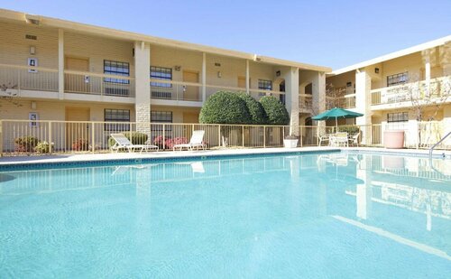 Гостиница La Quinta Inn by Wyndham Huntsville Research Park в Хантсвилле