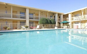Гостиница La Quinta Inn by Wyndham Huntsville Research Park
