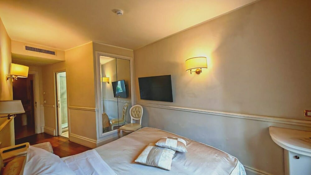 Фото Suite Hotel Santa Chiara