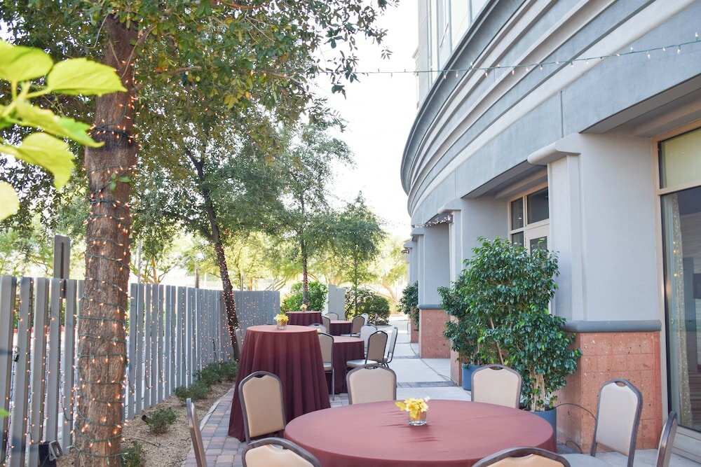 Фото Holiday Inn Hotel & Suites Phoenix Airport, an Ihg Hotel