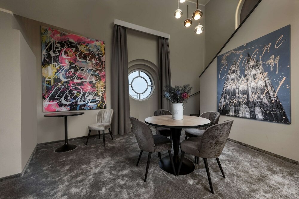 Фото Wasserturm Hotel Cologne, Curio Collection by Hilton