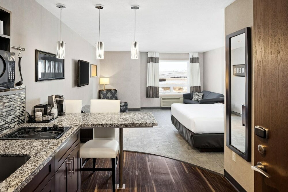 Фото Home Inn & Suites Swift Current