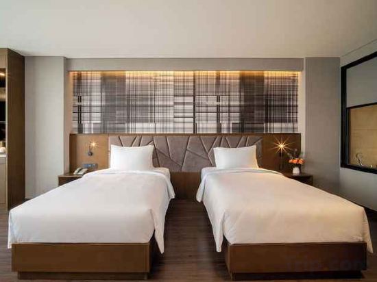 Фото Nhat Ha Lavish Hotel