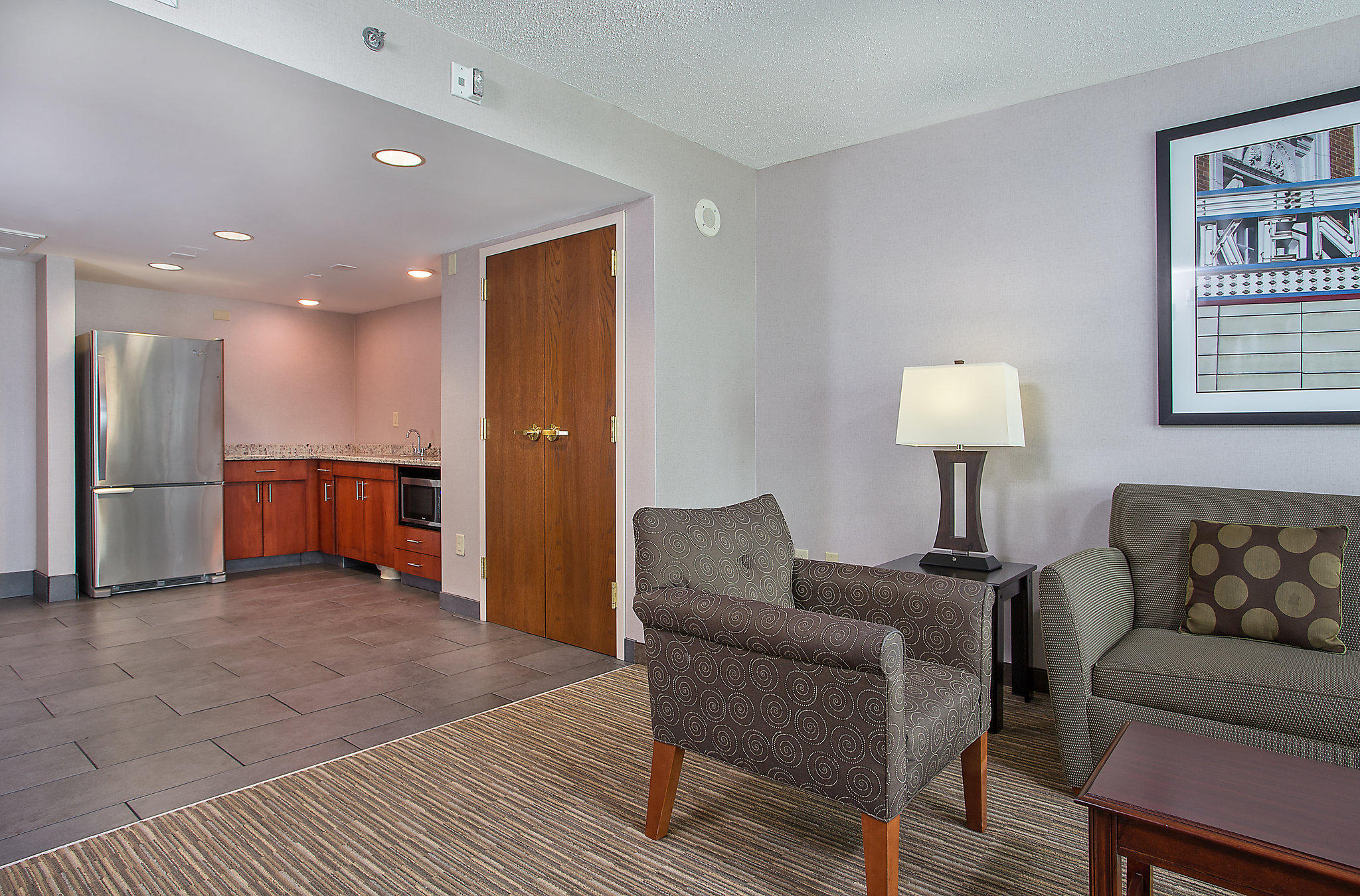Фото Holiday Inn University Plaza-Bowling Green, an Ihg Hotel