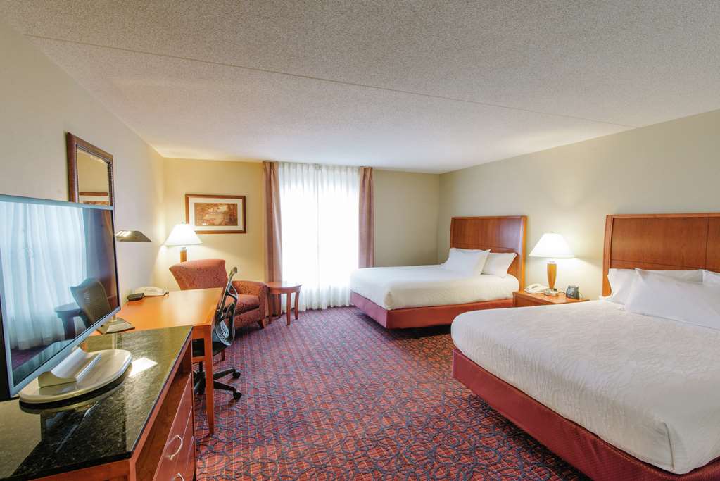 Фото Hilton Garden Inn Manchester Downtown