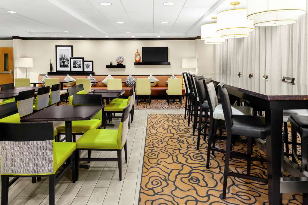 Фото Hampton Inn Miami Dadeland