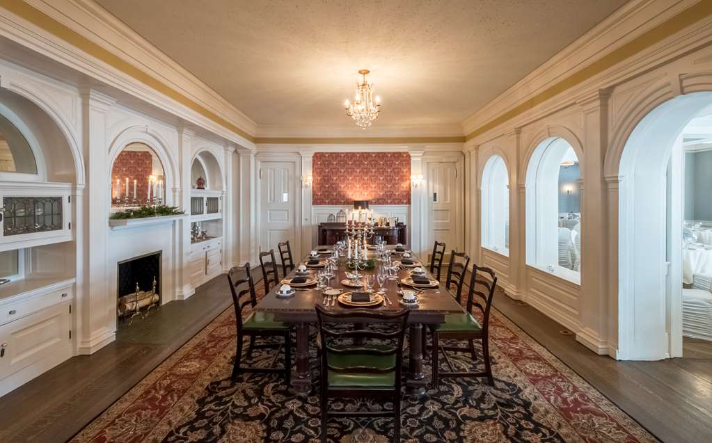 Фото The Strathallan Rochester Hotel & Spa- A DoubleTree by Hilton