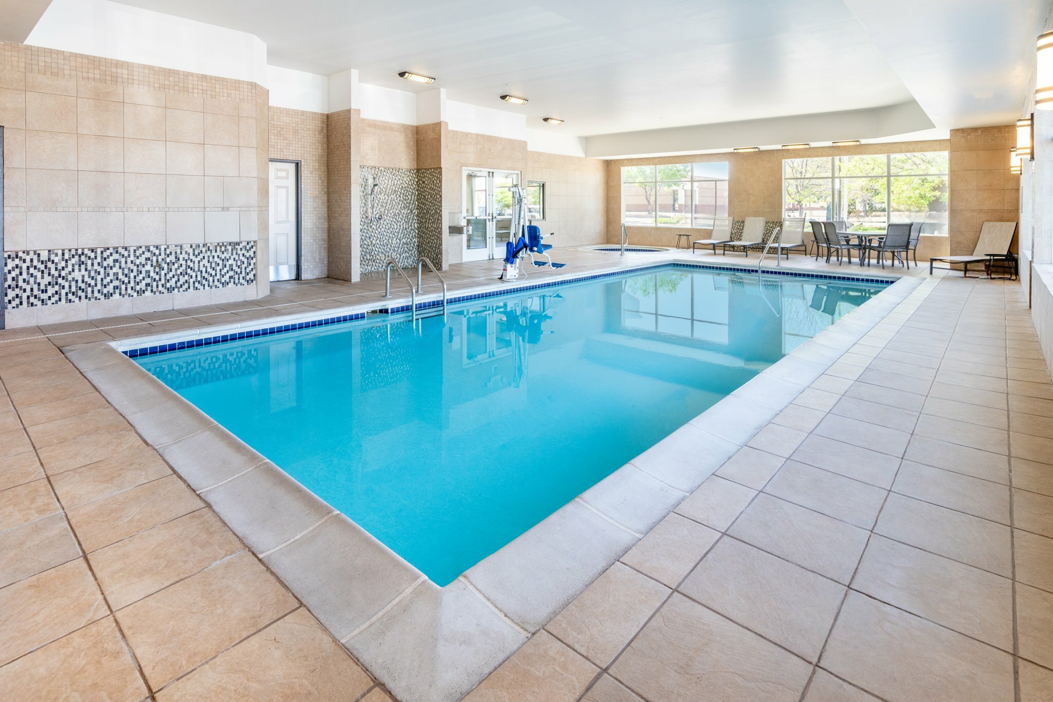 Фото Holiday Inn Express Hotel & Suites Denver North - Thornton, an Ihg Hotel