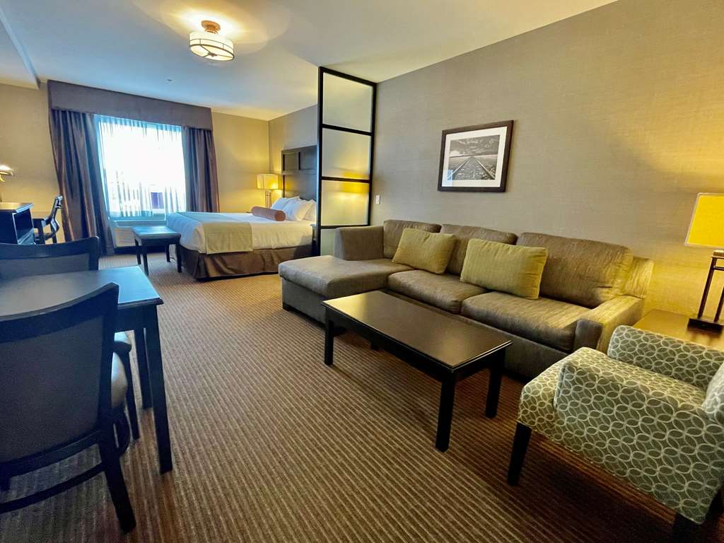 Фото Best Western Plus Okotoks Inn & Suites