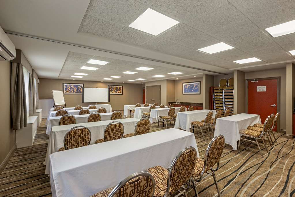 Фото Best Western Plus Burlington Inn & Suites