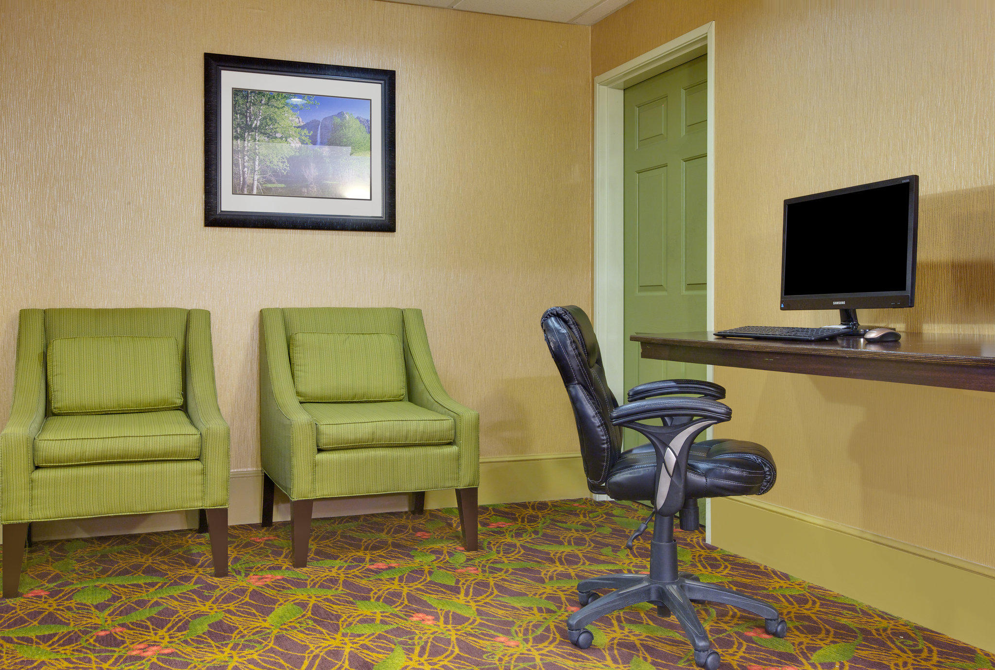 Фото Holiday Inn Express Oakdale, an Ihg Hotel