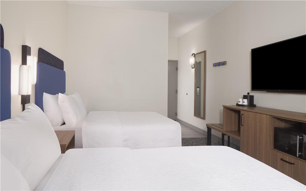 Фото Hampton Inn & Suites Tampa-North