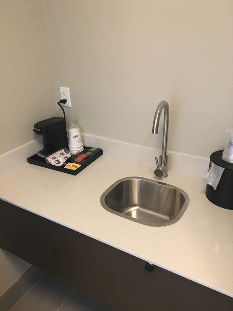 Фото Best Western Plus New Barstow Inn & Suites