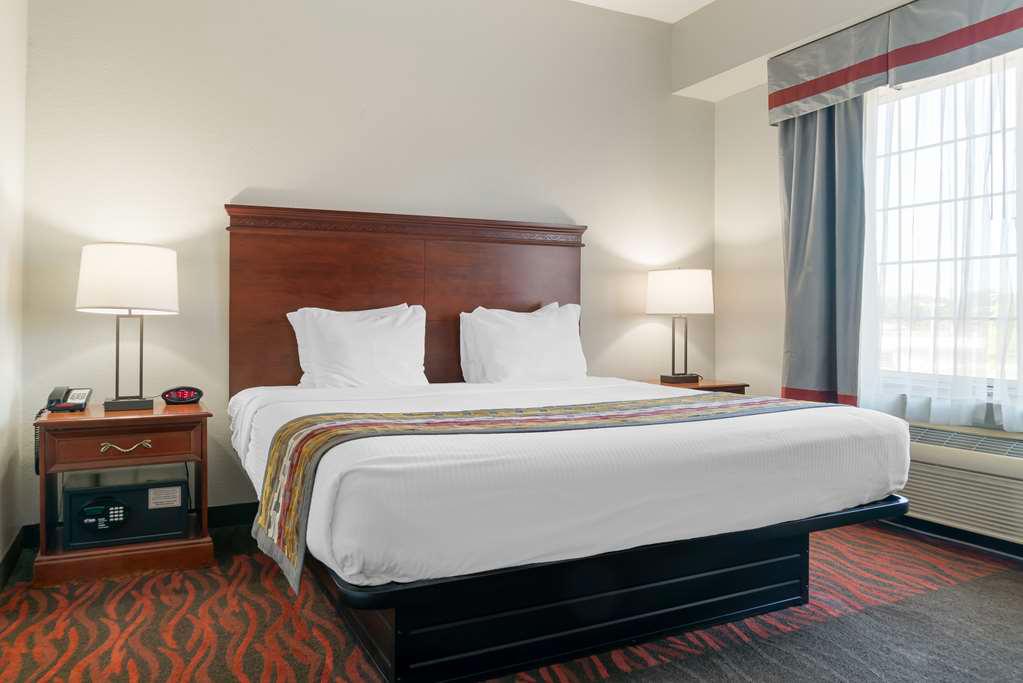Фото Best Western Executive Inn & Suites