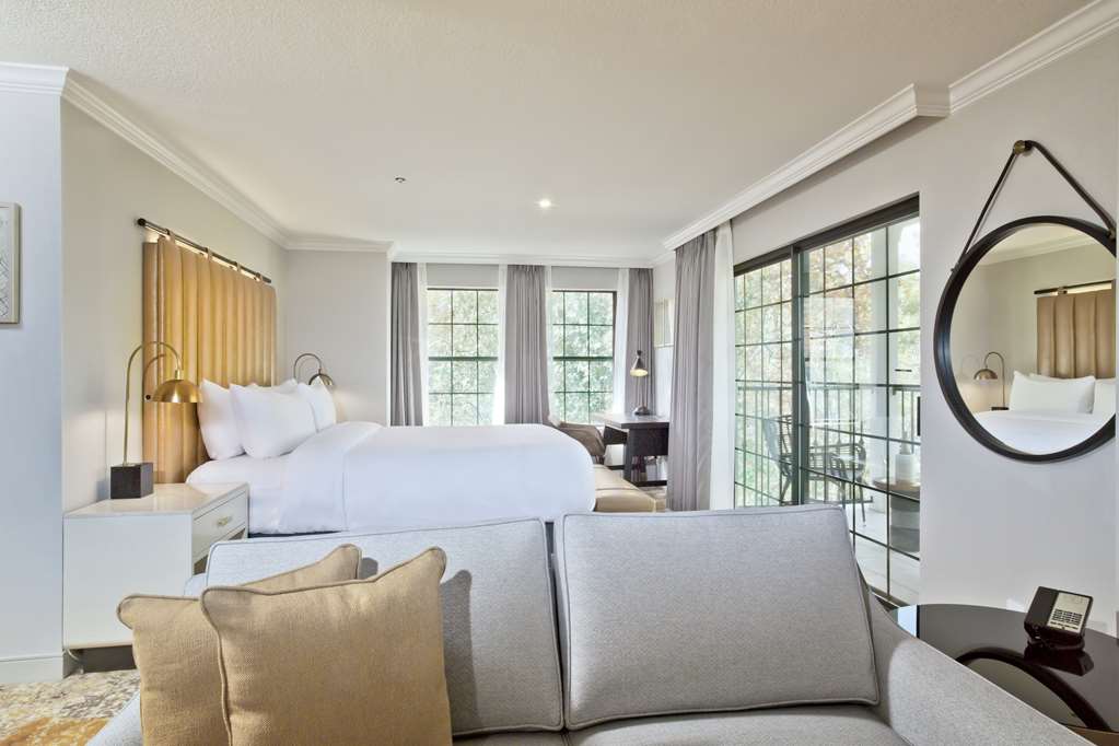 Фото The Inn at Saratoga, Tapestry Collection by Hilton