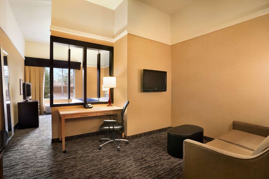 Фото DoubleTree by Hilton Hotel Oklahoma City Airport