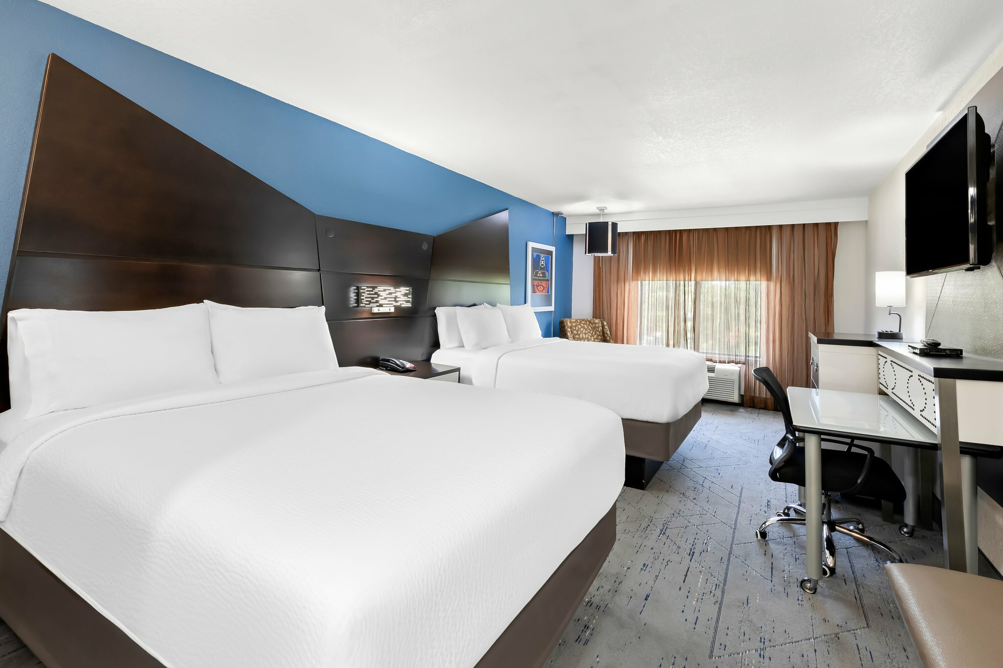 Фото Holiday Inn Express Atlanta Galleria - Ballpark Area, an Ihg Hotel