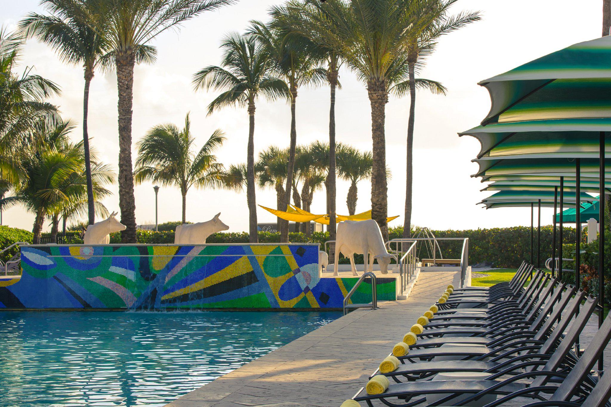 Фото Kimpton Surfcomber Hotel, an Ihg Hotel